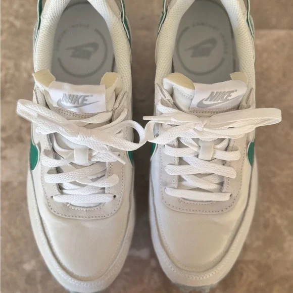 Nike Waffle Debut Sneakers – Summit White / Malachite Green (Women’s Size 8) - Picture 5 of 13